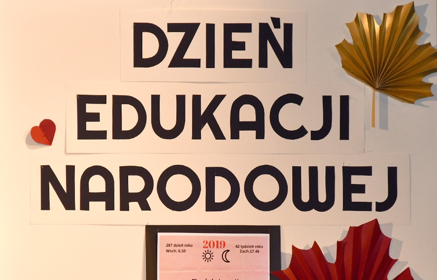 Piękny duży napis Dzień Edukacji Narodowej